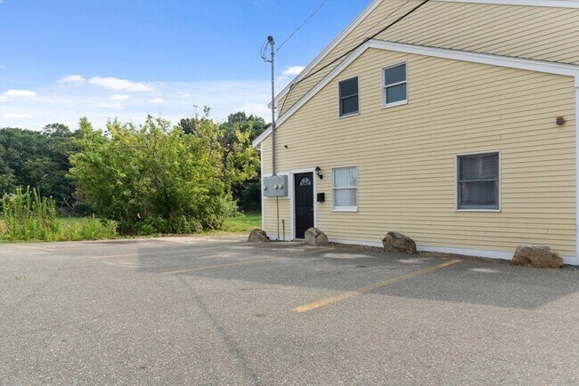 Building Photo - 252 Elliott St
