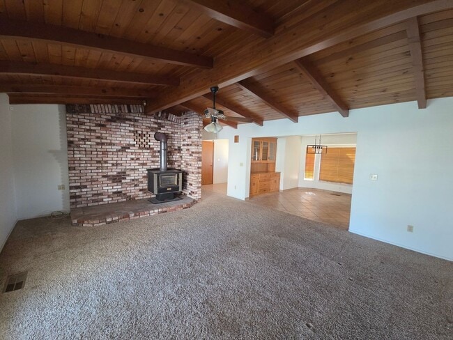 Building Photo - Gorgous 3 Bedroom 2/5 Bath Country Home