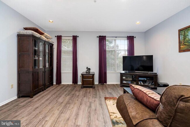 Building Photo - 8415 Gold Sunset Way