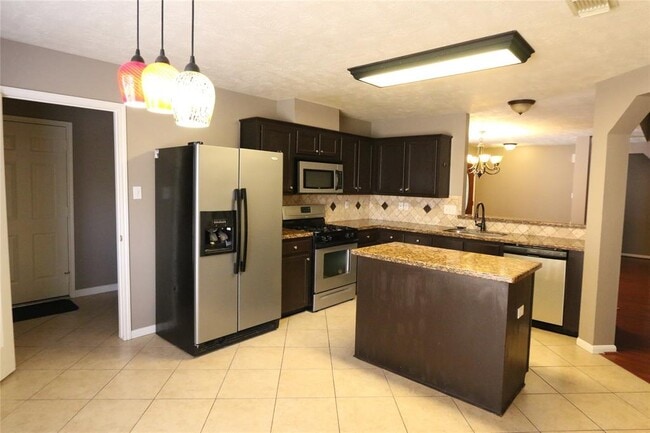 Building Photo - 10811 Burkes Garden Dr