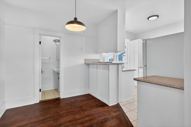 Building Photo - 521 Olive Ave