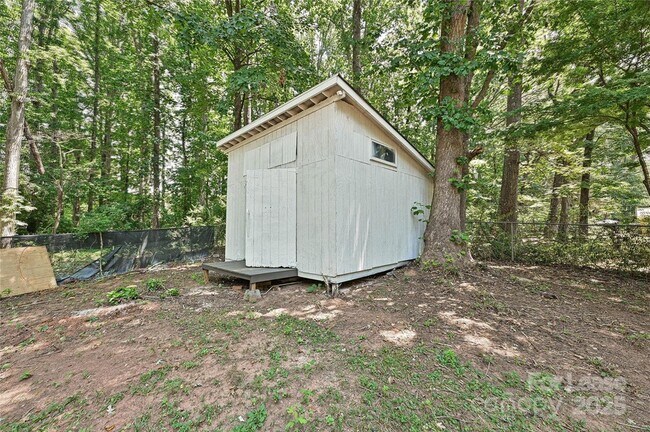 Building Photo - 5121 Farm Pond Ln