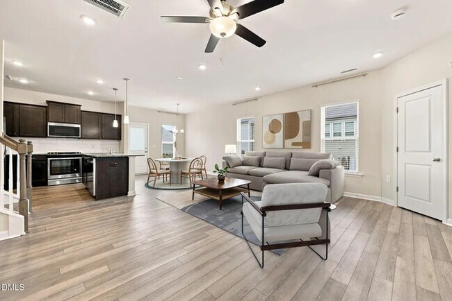 Building Photo - Lease OR Lease to Own