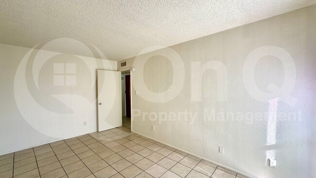 Building Photo - 2662 N 43rd Ave