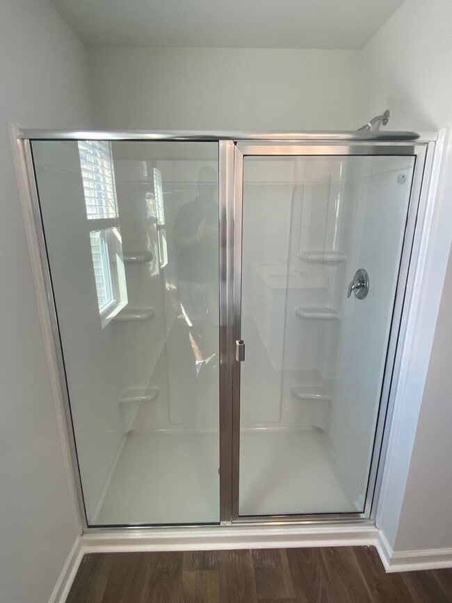 Building Photo - **$1000 off first months rent with acceptable credit and application**