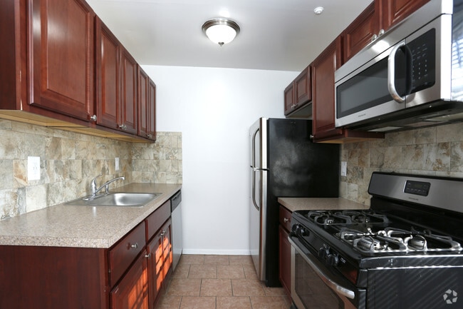 Two Bedroom - Kitchen - Hampshire Terrace Apartments