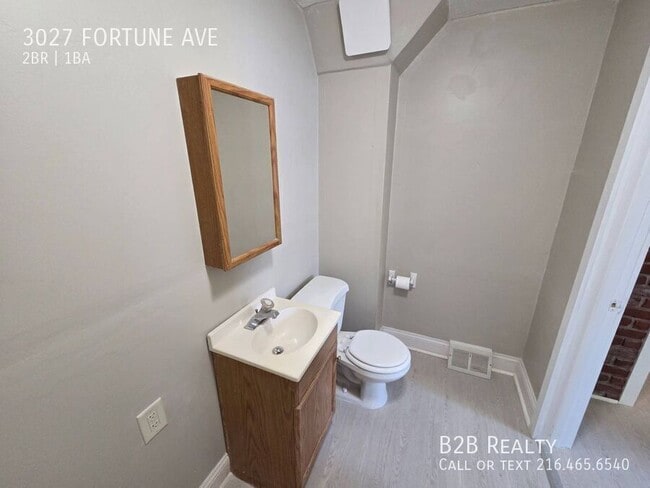 Building Photo - 3027 Fortune Ave