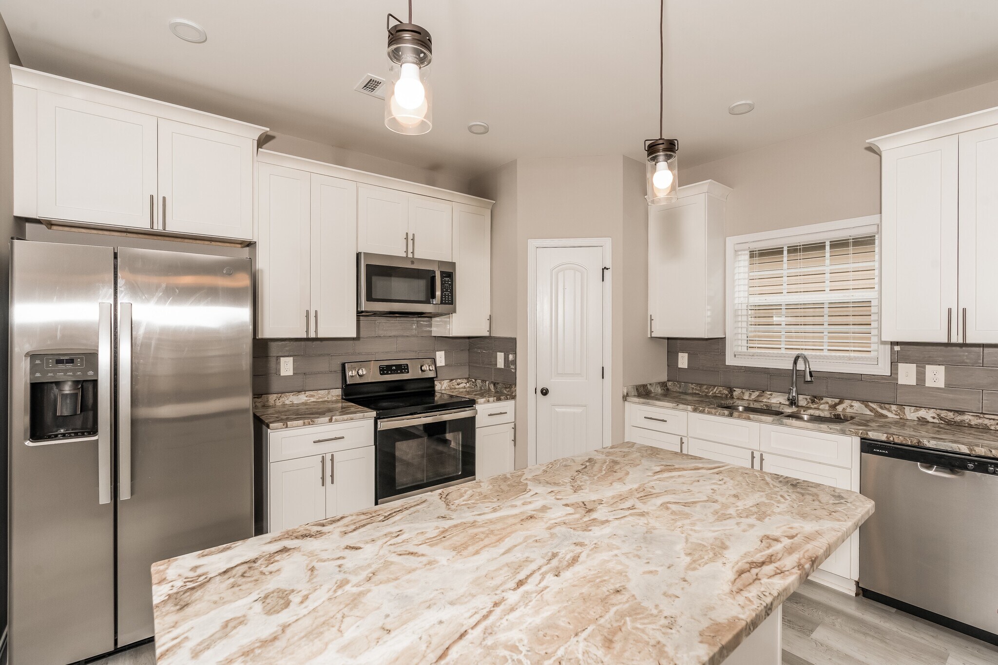 Building Photo - 219 Beau Claire Cir