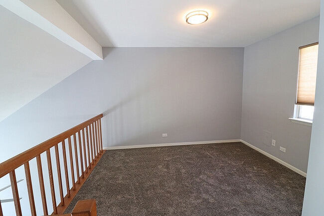 Building Photo - 590 Le Parc Cir