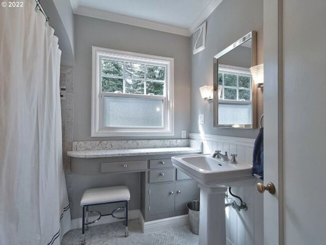 Building Photo - Gorgeous Modern Home Ready to Rent!