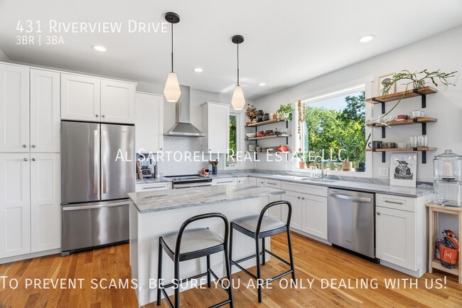 Building Photo - 431 Riverview Dr