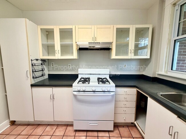 Building Photo - 5550 Wilkins Ave