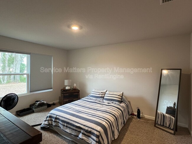 Building Photo - 921 Lovebird Ct