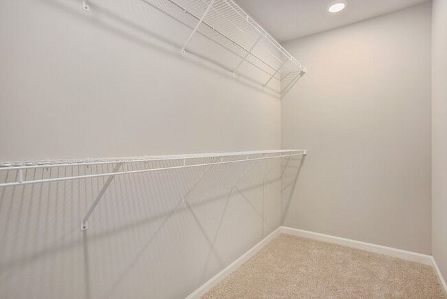 Building Photo - 3520 Welden Dr SW