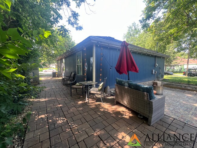 Building Photo - 530 Bluemont Ave