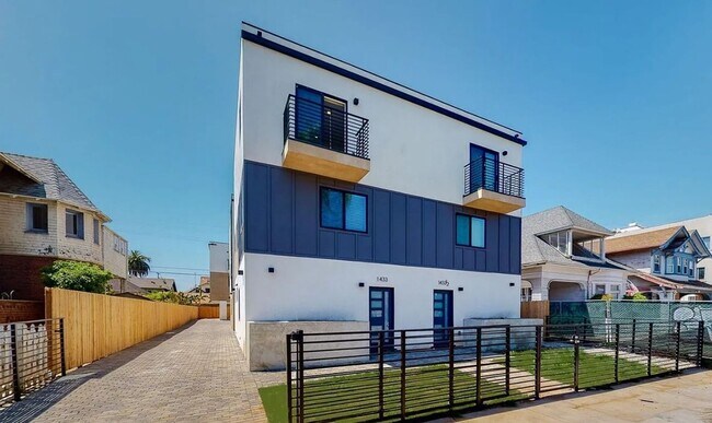 Building Photo - FOR RENT $4200, 4BED 3BATH,Downtown LA