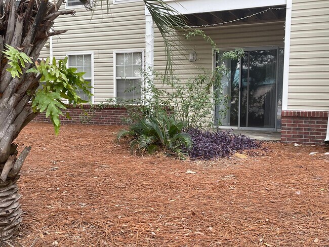 Building Photo - Spacious 2 Bed / 2 Bath Condo in Indian Lake – Ground Floor Unit