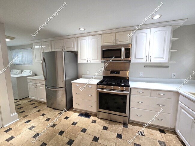 Building Photo - 2520 Constance St