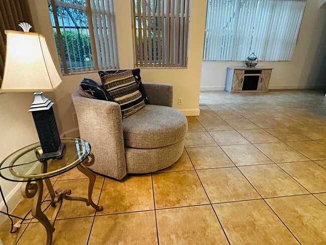 Building Photo - 10440 Cypress Lakes Preserve Dr