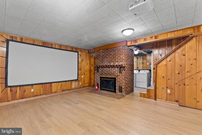 Building Photo - 612 S Quincy St