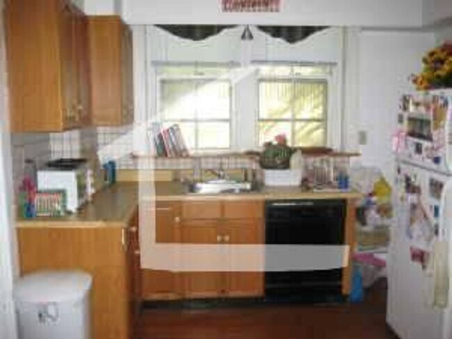 Building Photo - Nice 3 bed in Brookline