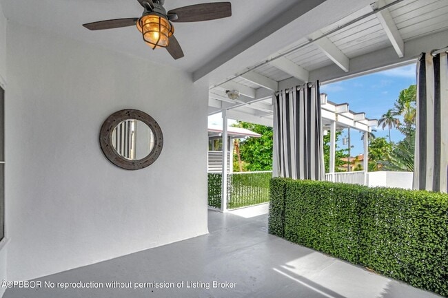 Building Photo - 218 Worth Ave