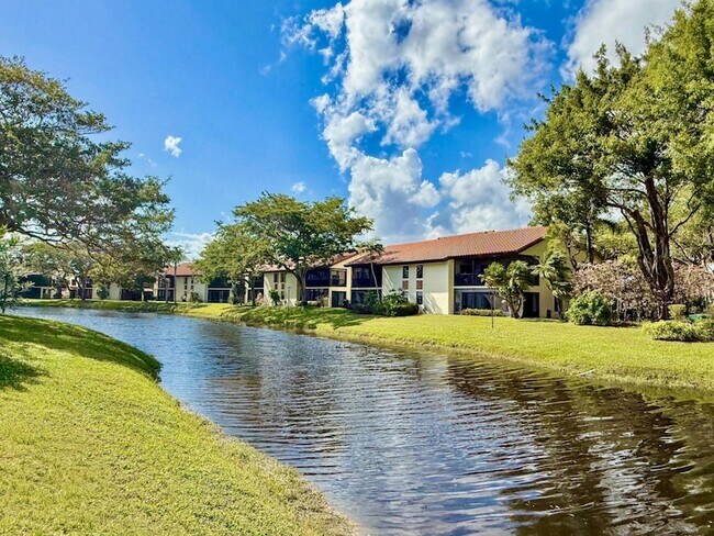 Building Photo - 10615 Ocean Palm Way