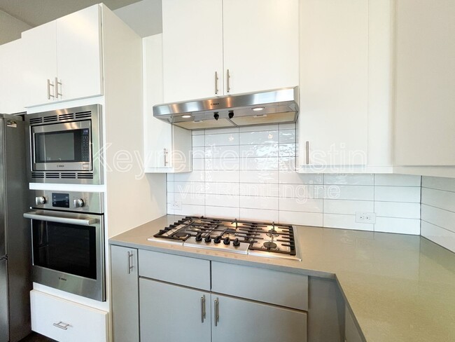Building Photo - 6112 Seville Dr