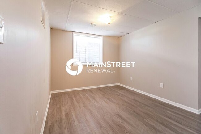 Building Photo - 3 Bedroom Pet-Friendly Home in Lees Summit, MO with Main Street Renewal