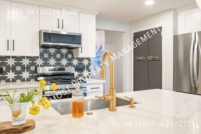 Building Photo - 4416 SW Cullen Blvd