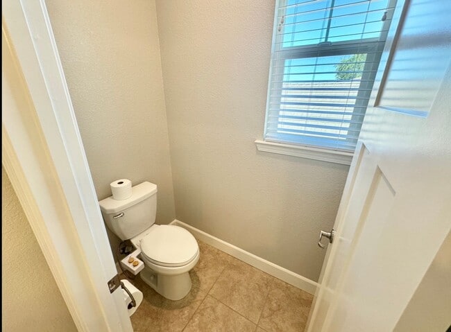 Building Photo - Beautiful home in Springlake!!