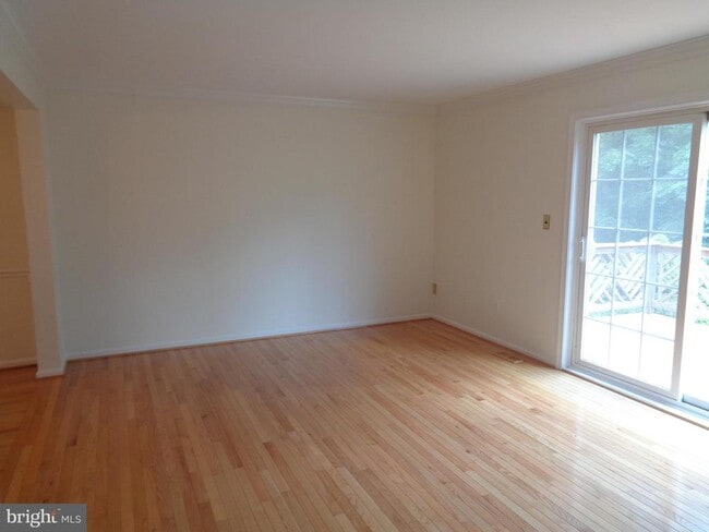 Building Photo - 10 Donagh Ct