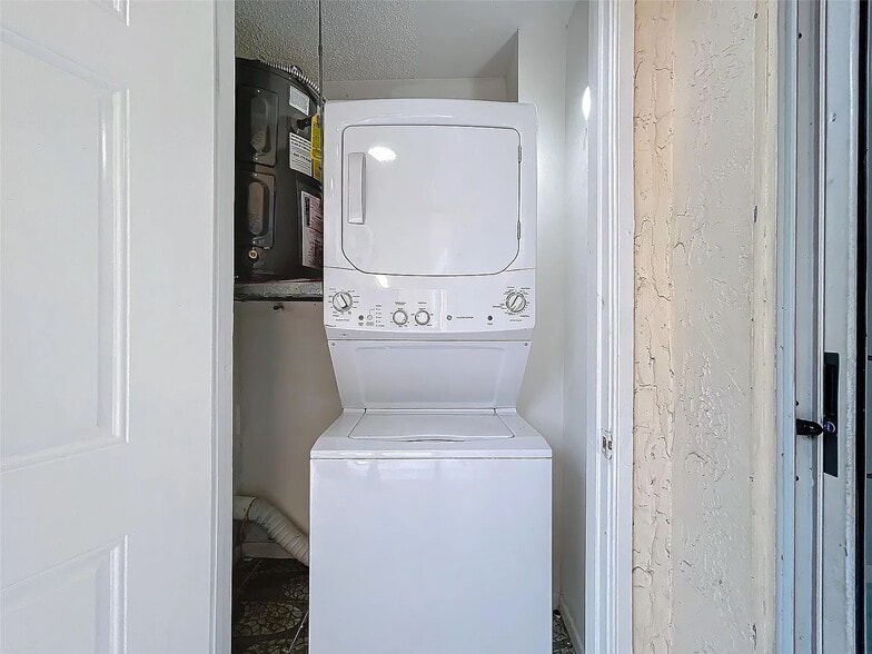 Building Photo - 441 SE 10th St