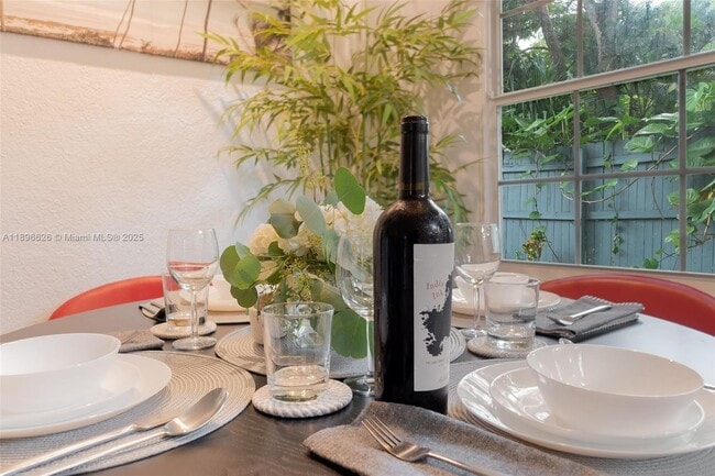 Building Photo - 312 SW 12th Ave