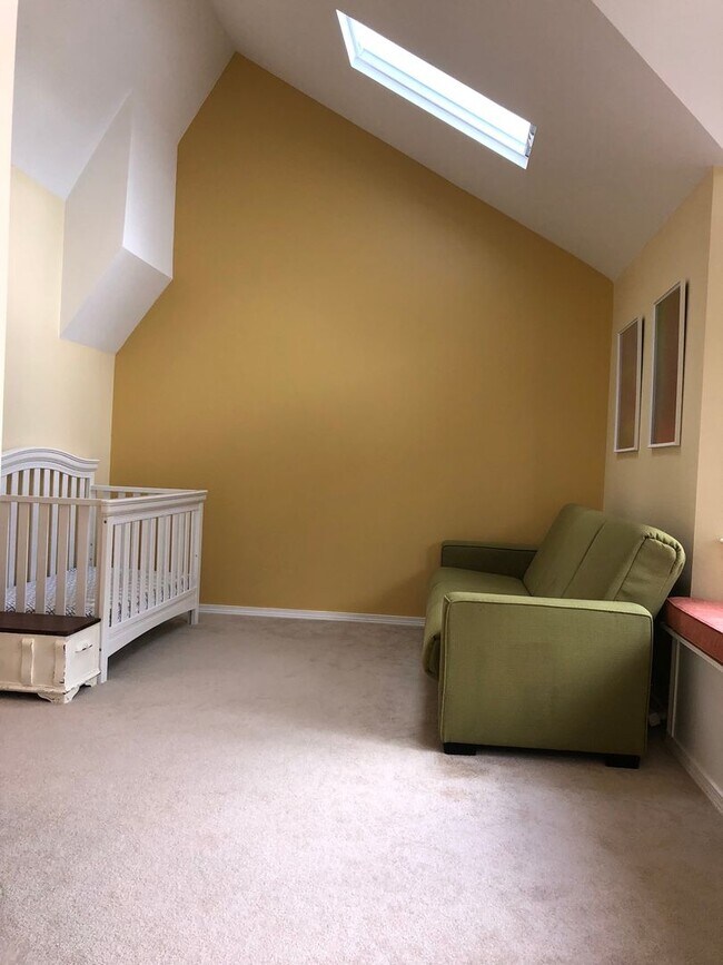 Building Photo - 3Bd/3Ba Seattle Townhouse