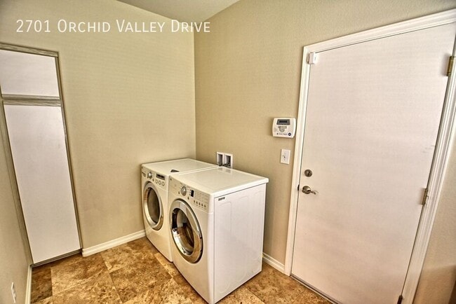 Building Photo - 2701 Orchid Valley Dr