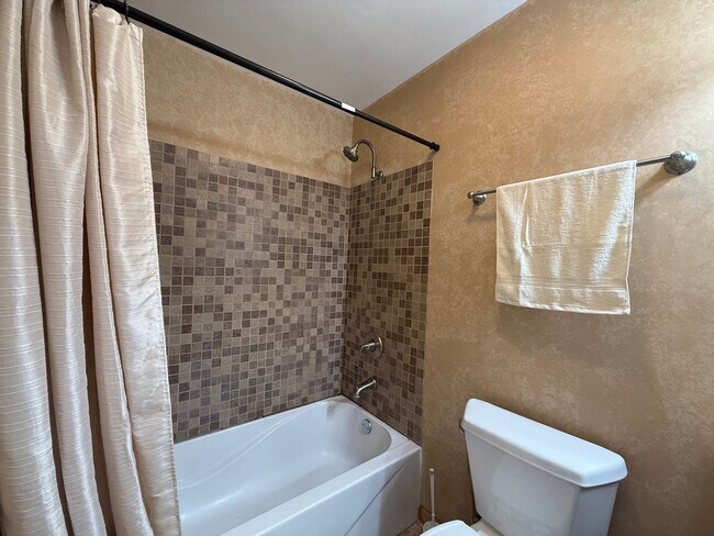 Building Photo - 501 N Dickson St