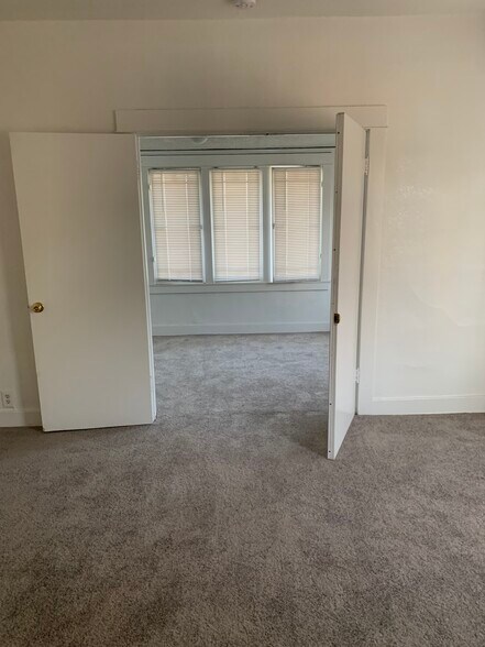 BDRM - 2418 W 23rd St