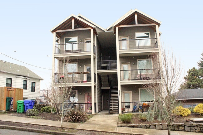 Building Photo - 1555 N Willis Blvd