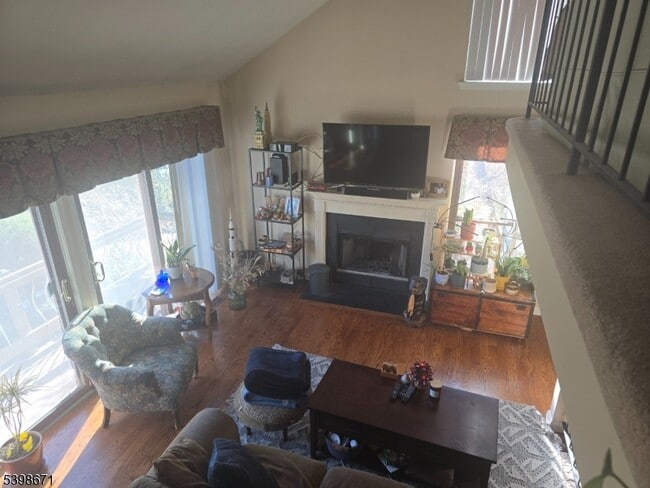 Building Photo - 90 Sycamore Ct