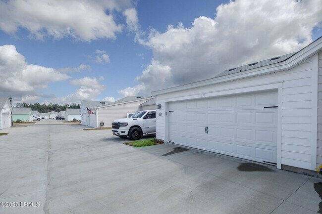 Building Photo - 171 Tropics Ave
