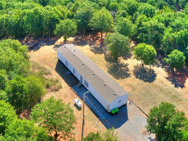 Building Photo - 3bed/2bath Mobile Home Available on 1.3 Acres in Noble!