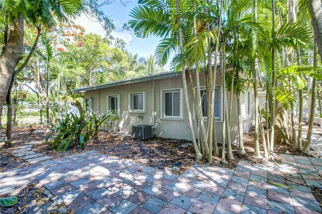 Building Photo - 616 SW 11th Ct