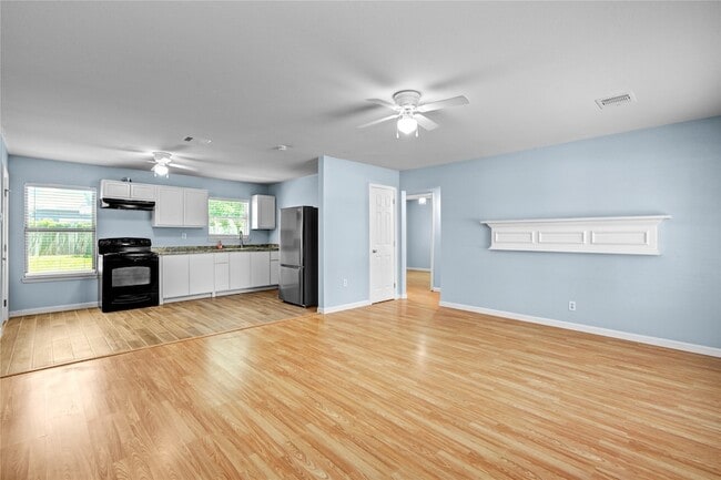 Building Photo - 8921 Oak Knoll Ln