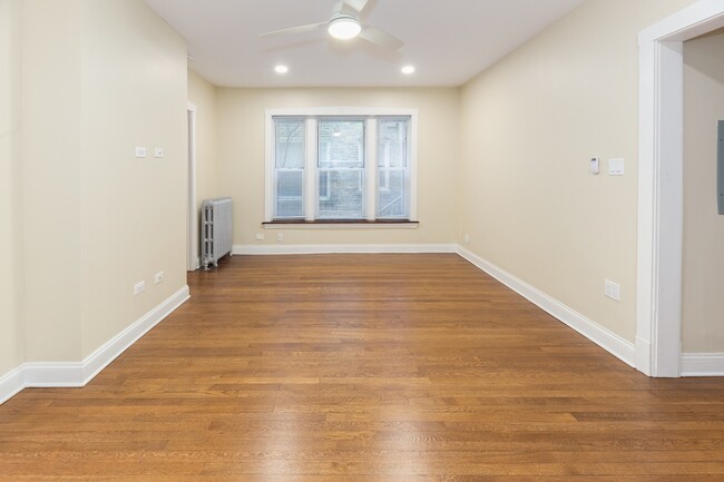 Great Living Space! - 4407-09 N. Malden St.