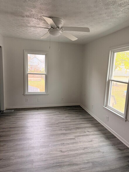 Building Photo - 524 Blaine Ave