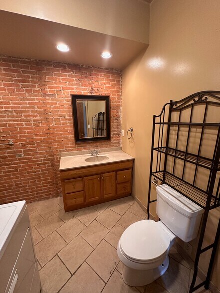 Bathroom - 507 Chestnut St