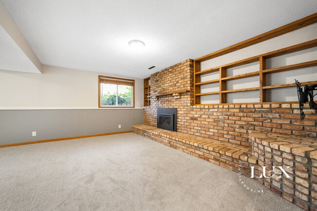 Building Photo - 3160 Walnut Grove Ln N