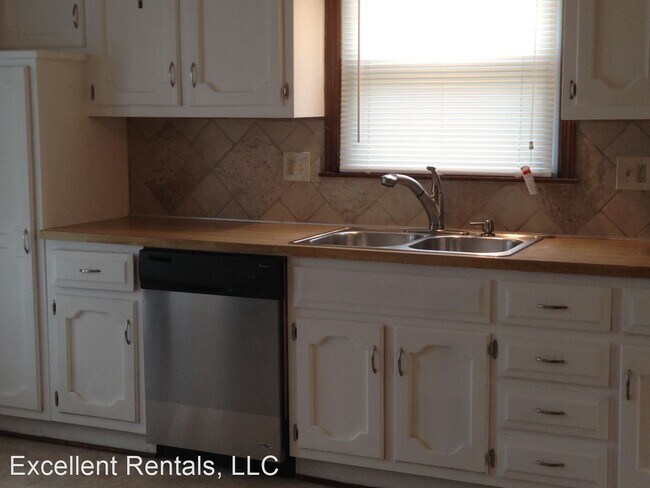 Building Photo - 4 br, 2 bath House - 503 NE Country Lane