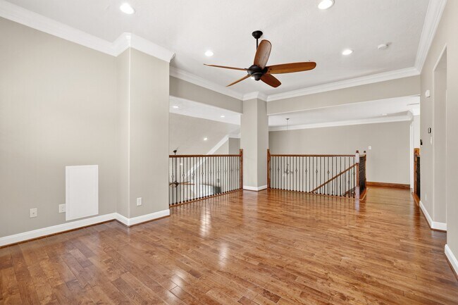 Building Photo - 2702 Pine tr